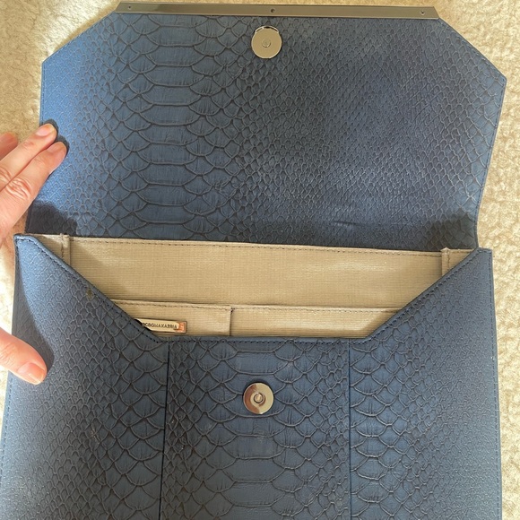 BCBGMAXAZRIA Envelope Clutch, navy - Picture 4 of 4